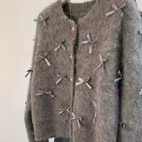 NWT| Fluffy sweater with bows| Size: M - Picture 2 of 5